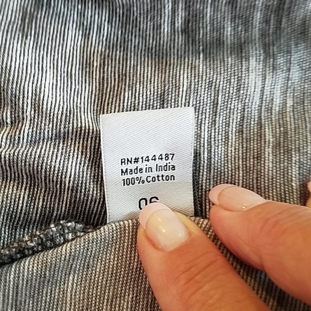 Broken Threads Top. Size Small - Picture 6 of 6